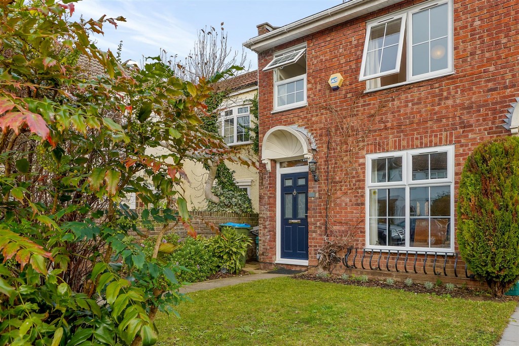 Fifth Cross Road, Twickenham, 3 bedroom, House End Terrace